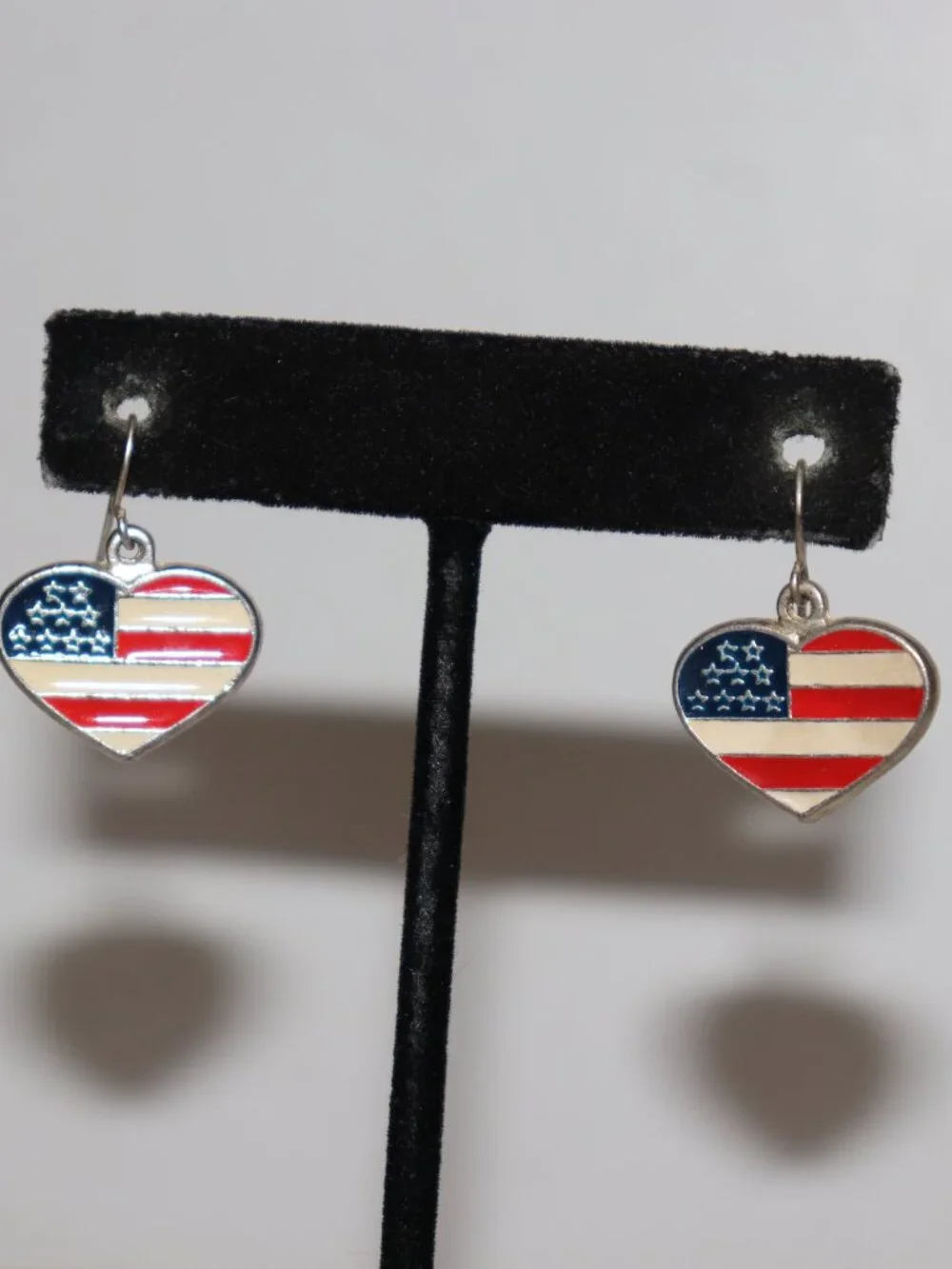 ✨ Vintage Silver Hook Heart Earrings • 1” • Pierced ✨